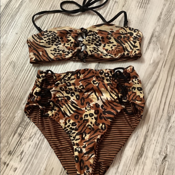 Volcom high cut reversible effect bikini Animal print / stripes ( 6 ) Ve… - Picture 3 of 11